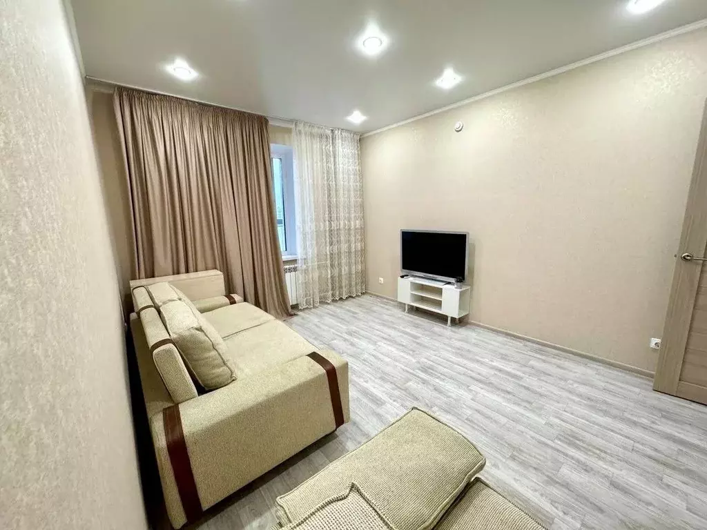 1-к кв. Татарстан, Набережные Челны ул. Виктора Полякова, 26 (39.8 м) - Фото 1