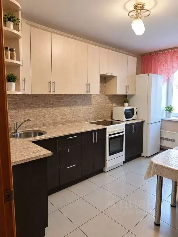 3-к кв. Тюменская область, Тюмень ул. Василия Гольцова, 10 (63.8 м) - Фото 1