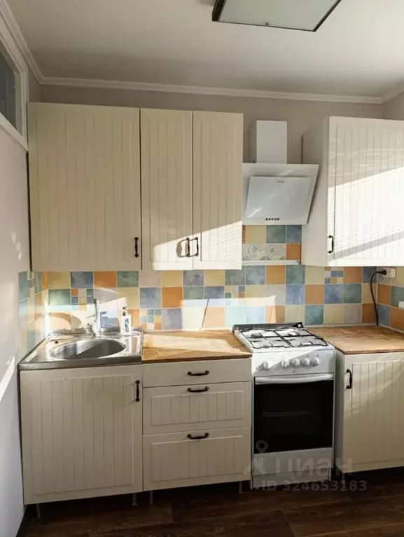 1-к кв. Омская область, Омск просп. Космический, 16 (30.1 м) - Фото 2