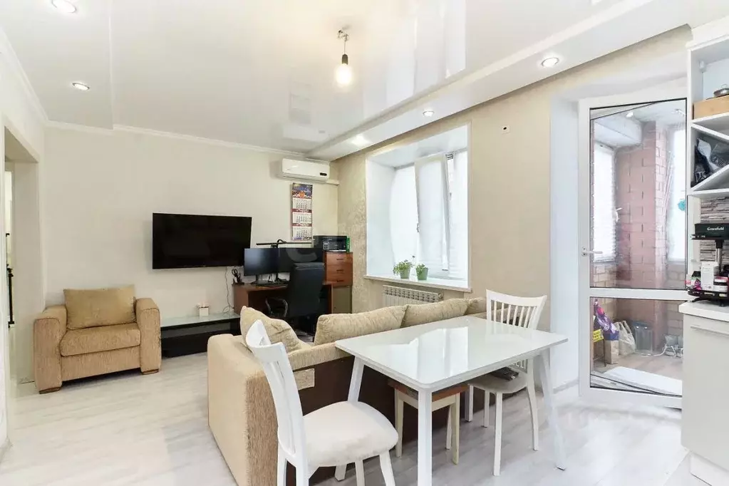 2-к кв. Тюменская область, Тюмень ул. Циолковского, 13 (62.2 м) - Фото 0