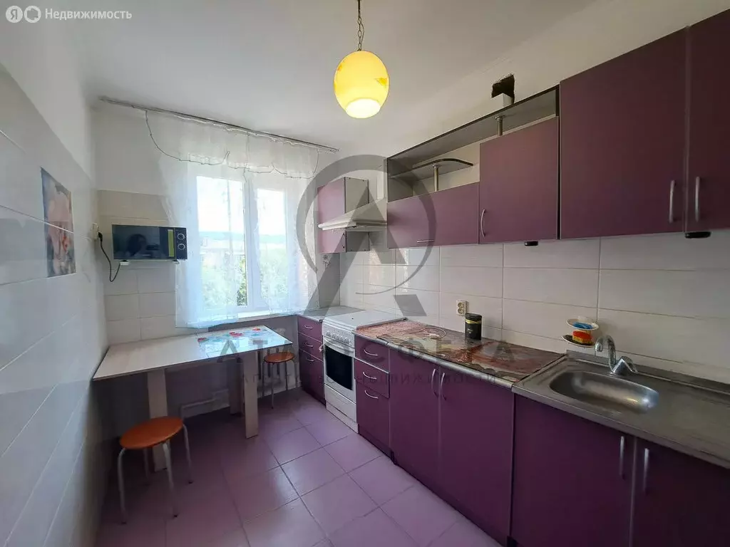 3-комнатная квартира: Апшеронск, улица Ворошилова, 1 (73.5 м) - Фото 1