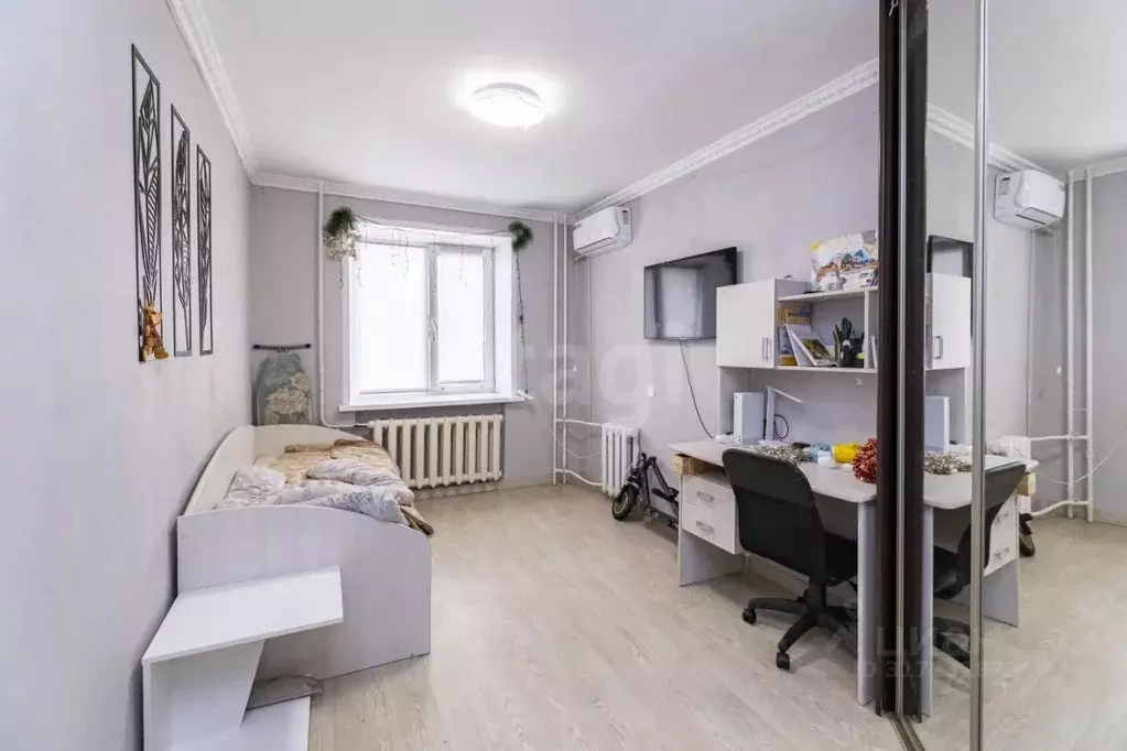 3-к кв. Тюменская область, Тюмень ул. Елизарова, 8 (60.8 м) - Фото 0