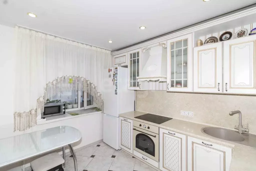 2-к кв. Тюменская область, Тюмень ул. Пермякова, 62 (64.4 м) - Фото 1