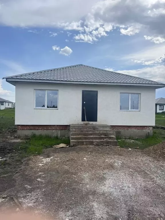 Дом в Башкортостан, Стерлитамакский район, Казадаевский сельсовет, с. ... - Фото 1