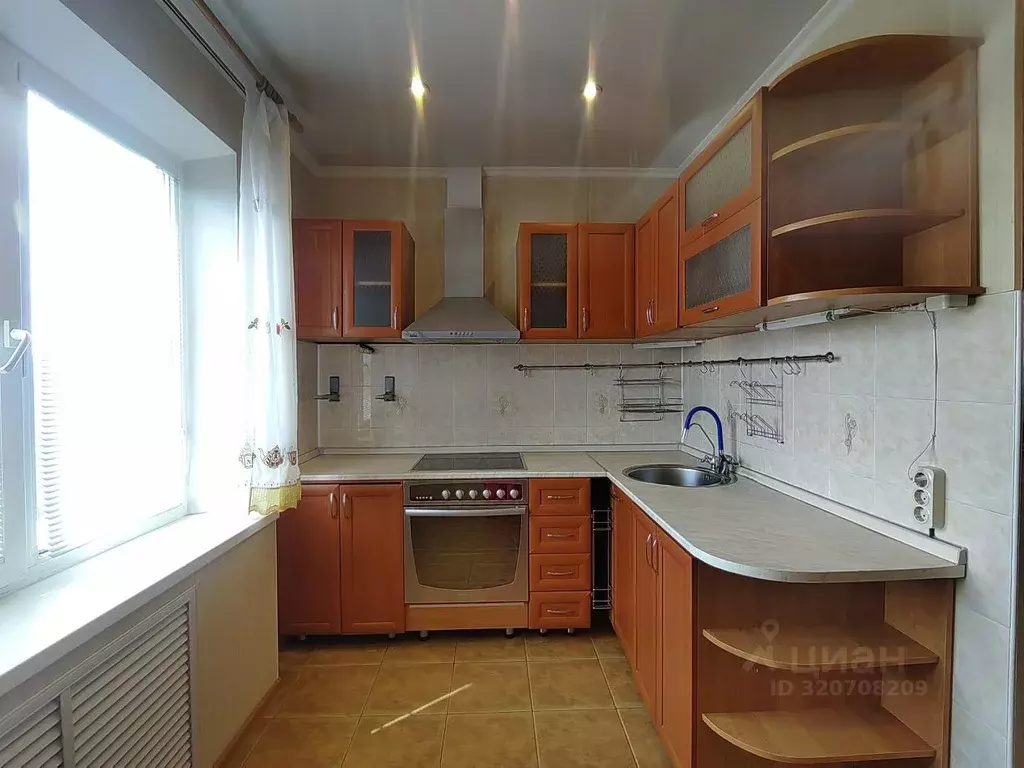 3-к кв. Волгоградская область, Волгоград ул. 8-й Воздушной Армии, 15 ... - Фото 0