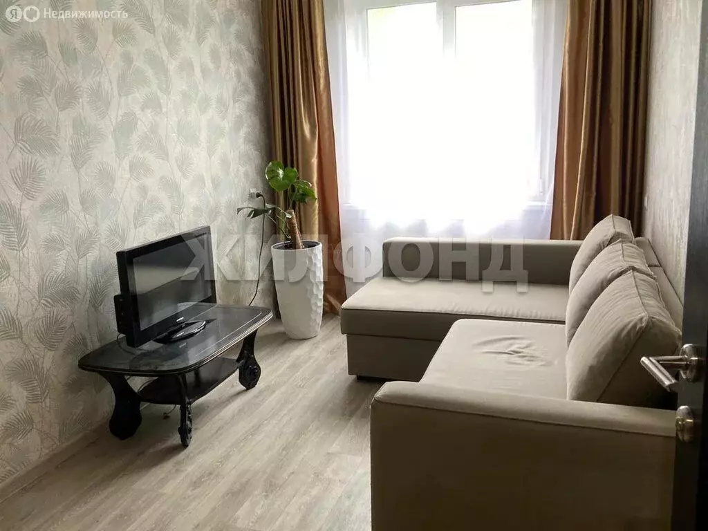 4-комнатная квартира: Новосибирск, улица Адриена Лежена, 11 (72.9 м) - Фото 1