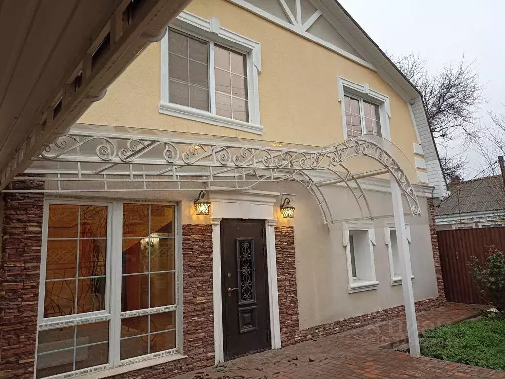 Дом в Крым, Симферопольский район, Гвардейское пгт ул. Первомайская ... - Фото 1