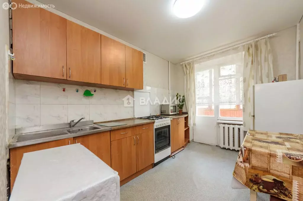 3-комнатная квартира: Калининград, улица Космонавта Леонова, 32А (53.4 ... - Фото 0