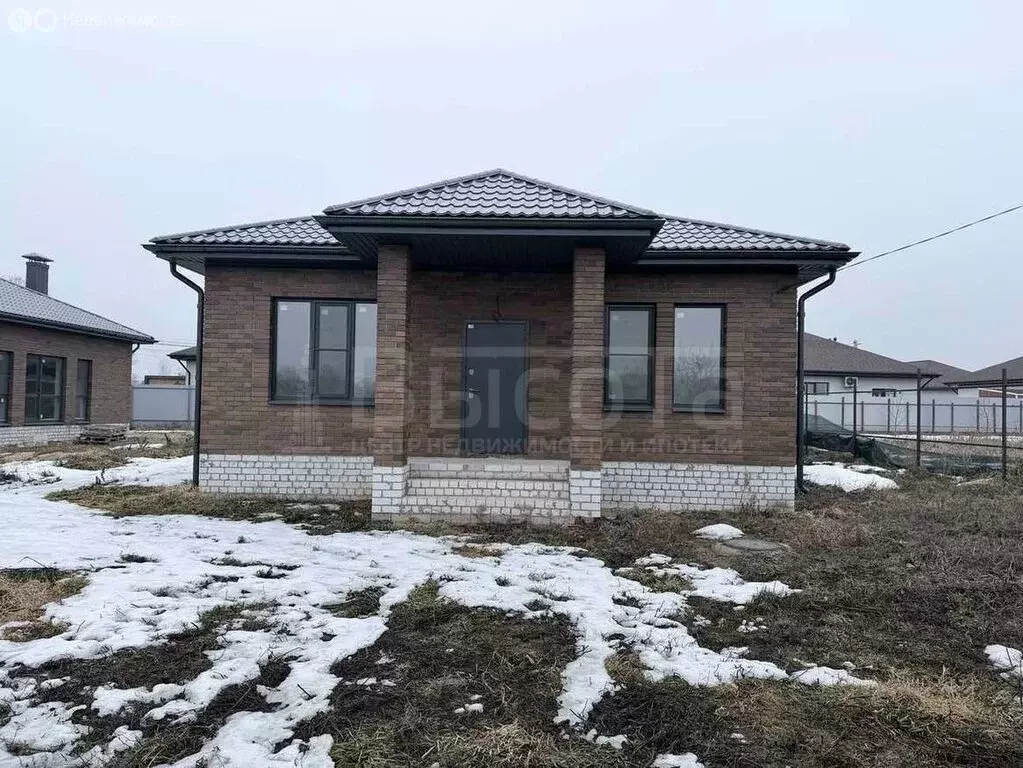 Дом в Воронежская область, село Новая Усмань (100 м) - Фото 1