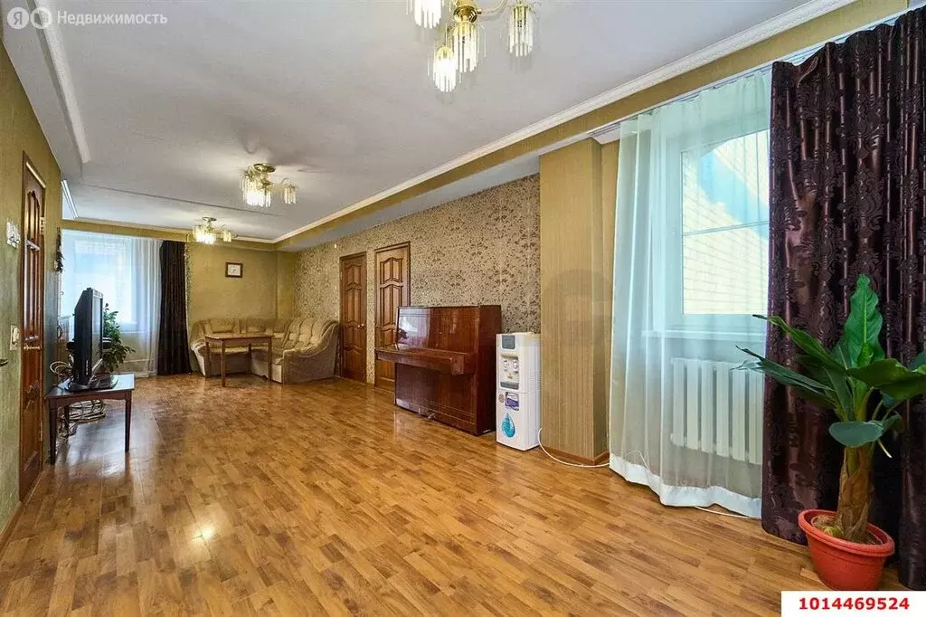3-комнатная квартира: Краснодар, микрорайон Юбилейный, проспект ... - Фото 1