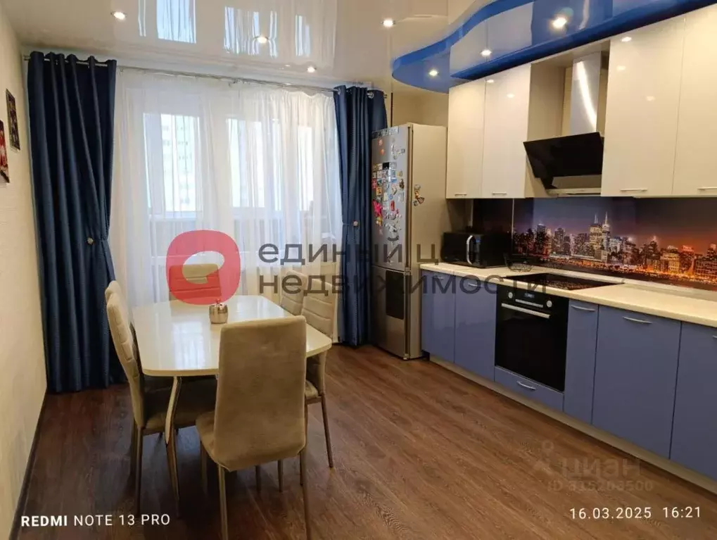 3-к кв. Тюменская область, Тюмень ул. Федюнинского, 62к2 (92.3 м) - Фото 0