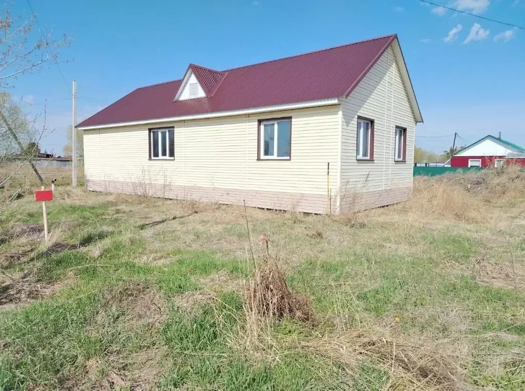 Дом в Омская область, Таврическое рп ул. Кирова, 65 (120 м) - Фото 0