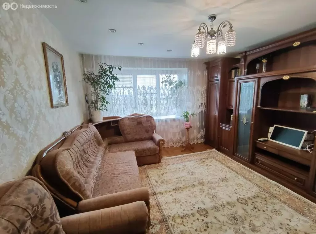 3-комнатная квартира: Чебоксары, улица Ахазова, 5 (59.2 м) - Фото 1