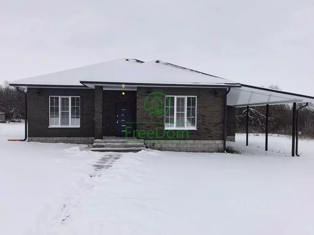 Дом в Белгородская область, Корочанский район, Мелиховское с/пос, с. ... - Фото 1