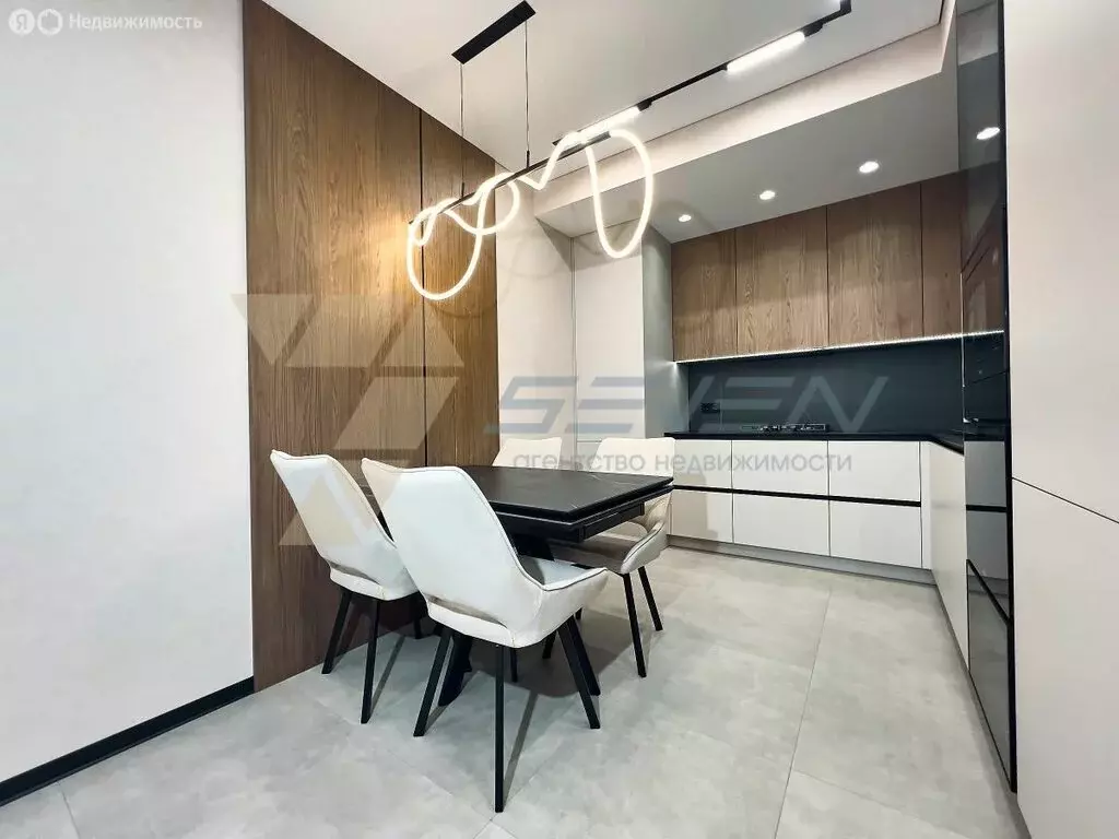 3-комнатная квартира: Севастополь, улица Адмирала Фадеева, 46Б (73 м) - Фото 1