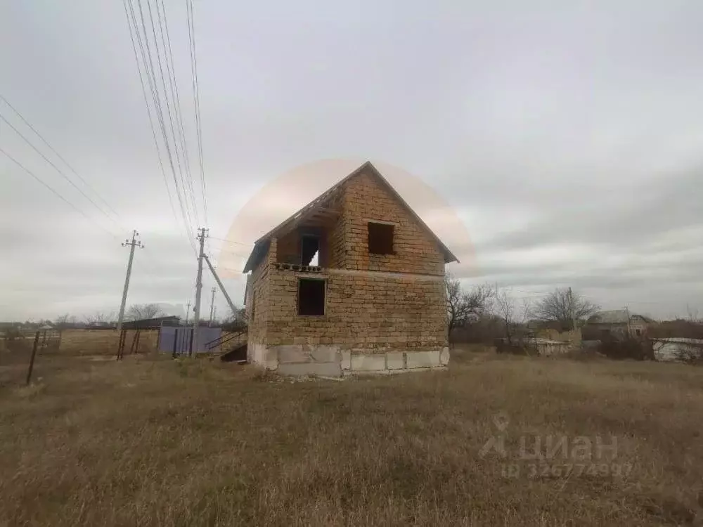 Дом в Крым, Сакский район, Ореховское с/пос, с. Михайловка ул. ... - Фото 1