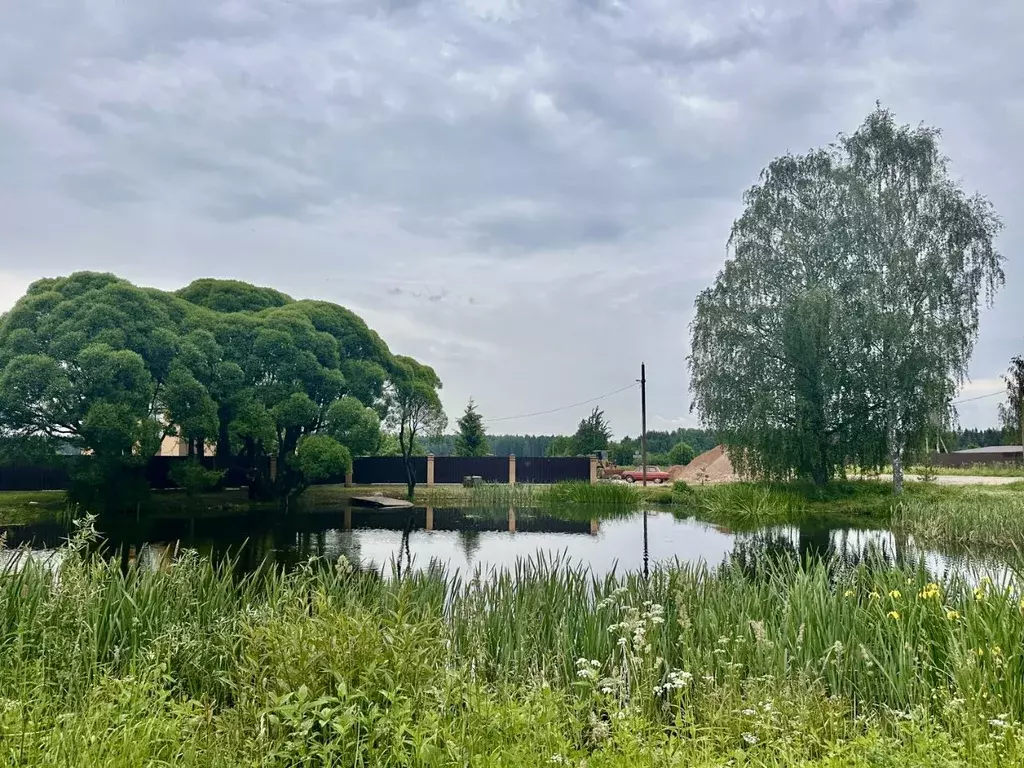 Участок в Ленинградская область, Гатчинский район, д. Меньково ул. ... - Фото 0