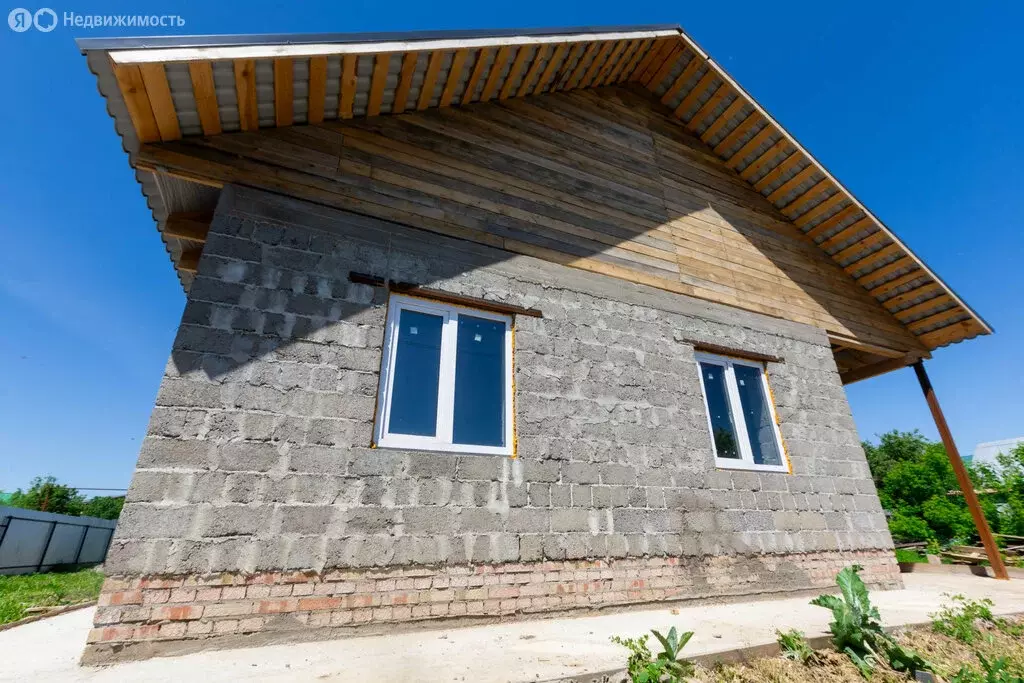 Дом в Оренбургский район, Сергиевский сельсовет, село Приютово, ... - Фото 1