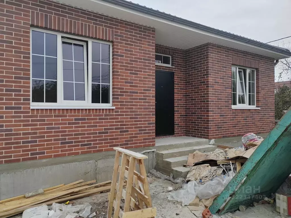 Дом в Ростовская область, Батайск Астраханская ул. (100 м) - Фото 1