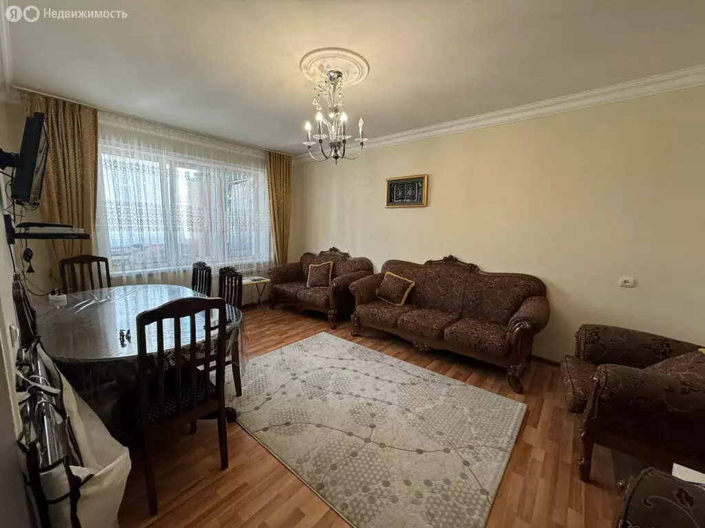 3-комнатная квартира: Нальчик, улица Тарчокова, 56 (90 м) - Фото 0