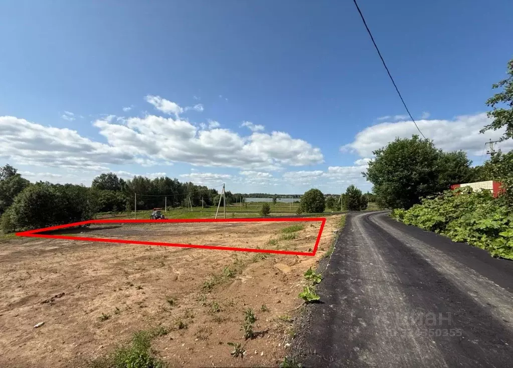 Участок в Калужская область, Совхоз Боровский с/пос, д. Комлево, Озеро ... - Фото 1