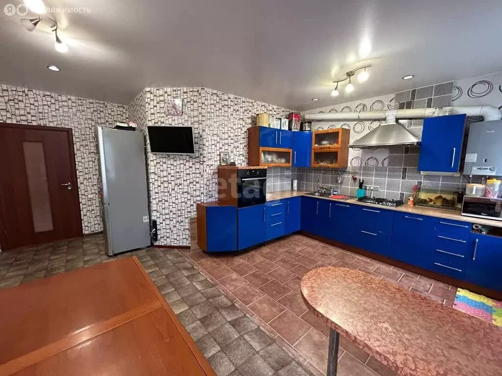 4-комнатная квартира: Волхов, проспект Державина, 42 (106.2 м) - Фото 1