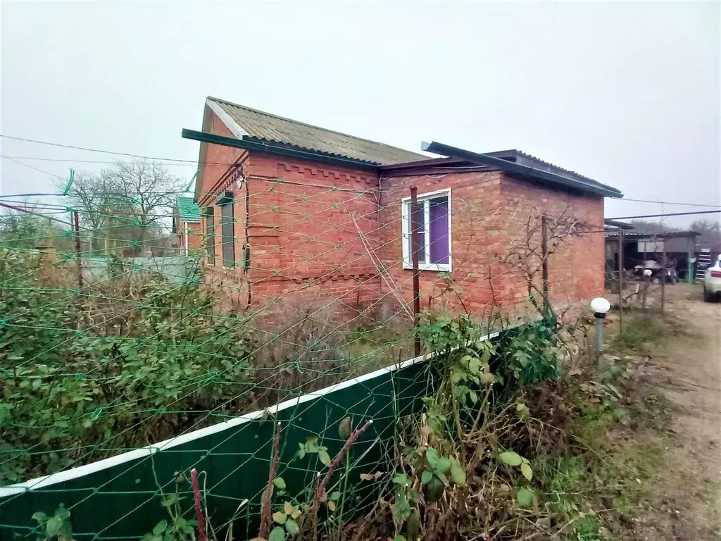 Дом в Краснодарский край, Щербиновский район, Шабельское с/пос, с. ... - Фото 1