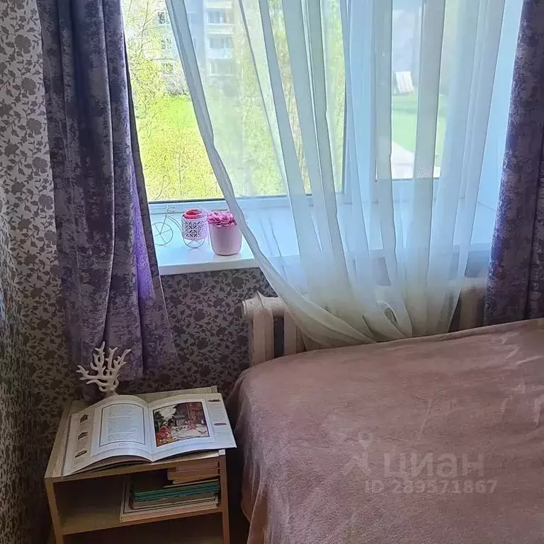 2-к кв. Псковская область, Пушкинские Горы рп ул. Ленина, 52 (50.0 м) - Фото 1