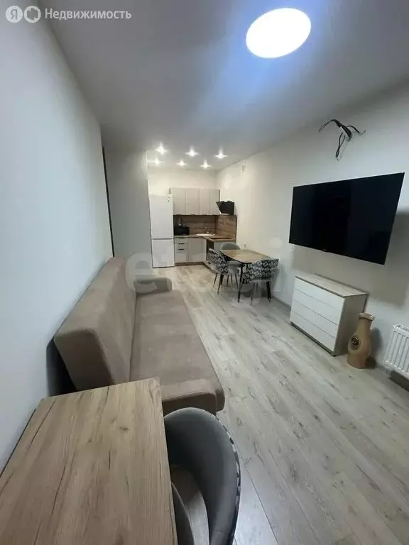 1-комнатная квартира: Тюмень, улица Александра Звягина, 5 (39 м) - Фото 2