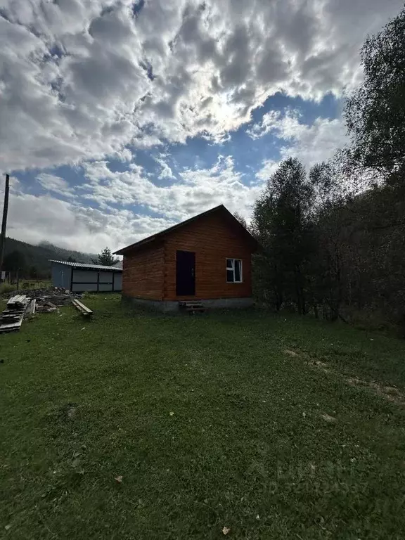 Дом в Алтай, Чемальский район, Элекмонарское с/пос, с. Элекмонар ул. ... - Фото 1