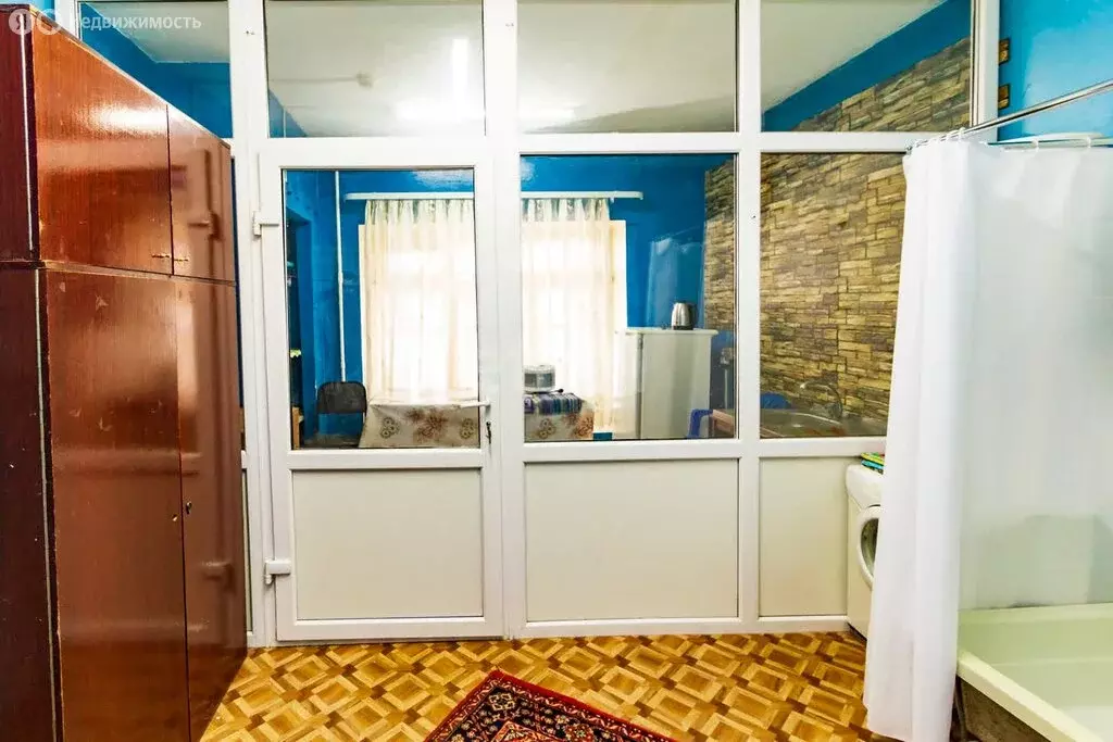 1-комнатная квартира: Ялуторовск, улица Ватутина, 1 (51 м) - Фото 1