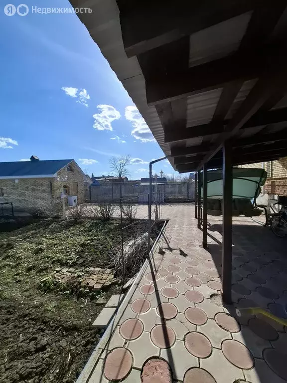 Дом в посёлок городского типа Уруссу, улица Шарипова (181 м) - Фото 1