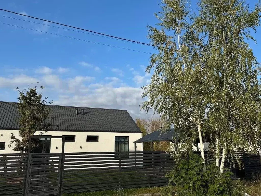Дом в Курская область, Курский район, Нижнемедведицкий сельсовет, д. ... - Фото 0