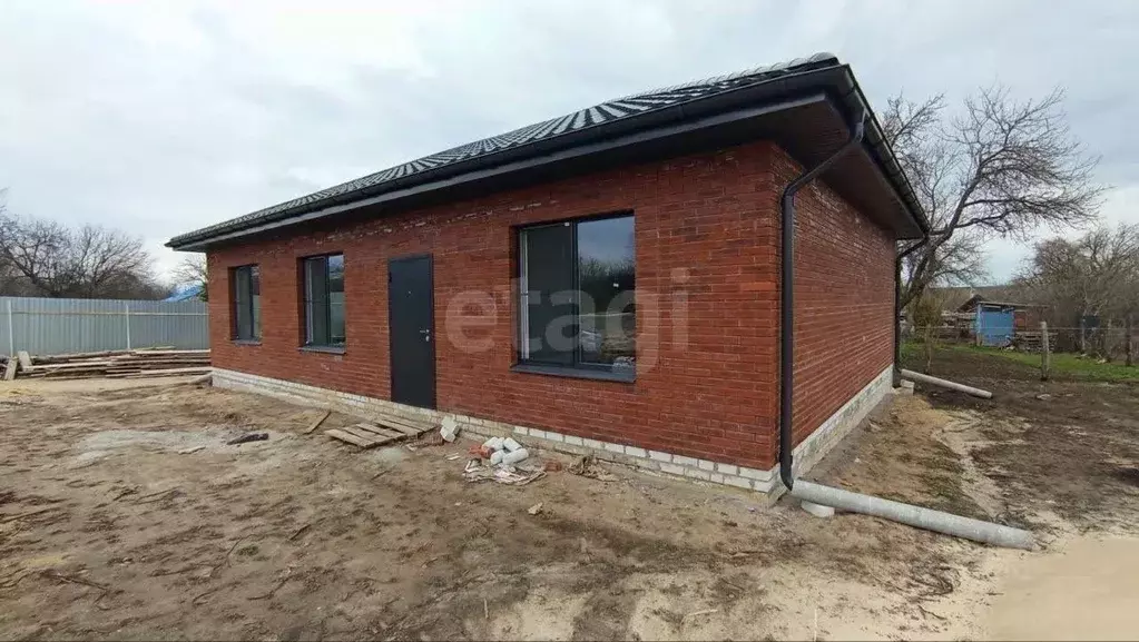 Дом в Воронежская область, Семилукский район, с. Губарево  (98 м) - Фото 1
