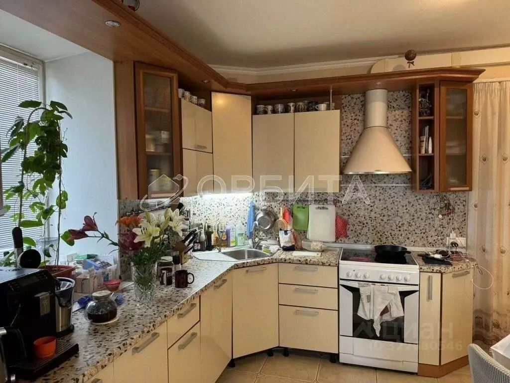 3-к кв. Тюменская область, Тюмень ул. Орджоникидзе, 11 (128.3 м) - Фото 2