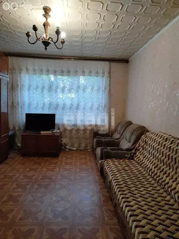 3-комнатная квартира: Губкин, улица Космонавтов, 11 (63.5 м) - Фото 0
