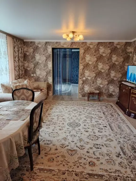 2-к. квартира, 70 м, 1/3 эт. - Фото 1