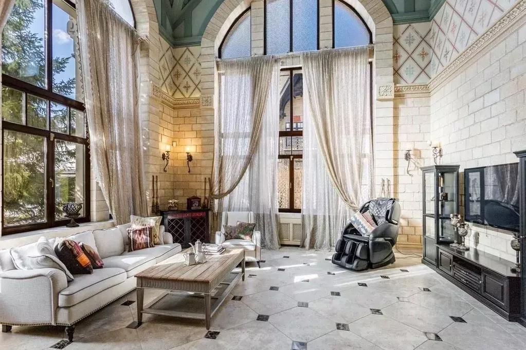 Дом в Московская область, Одинцовский городской округ, с. Жаворонки ... - Фото 1