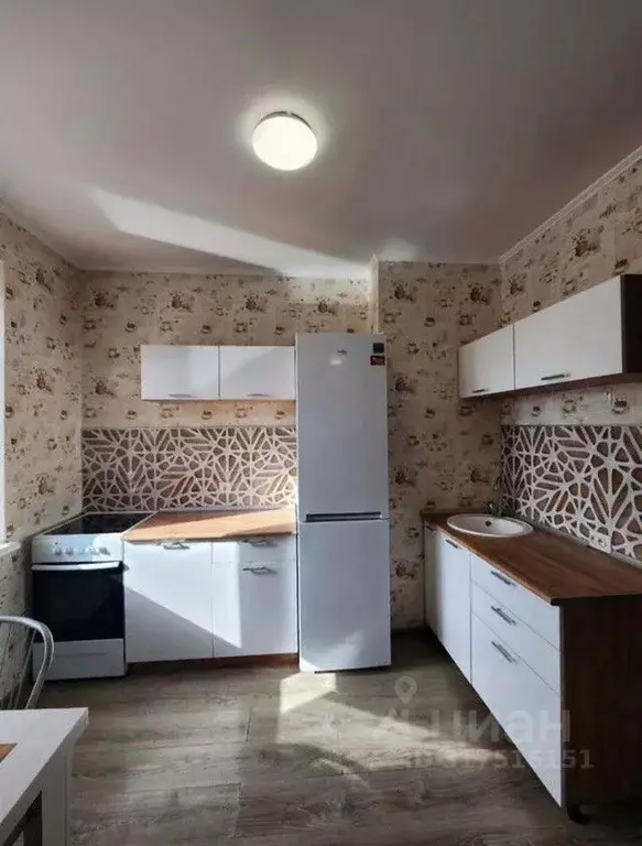 1-к кв. Омская область, Омск Осоавиахимовская ул., 185к3 (33.0 м) - Фото 1