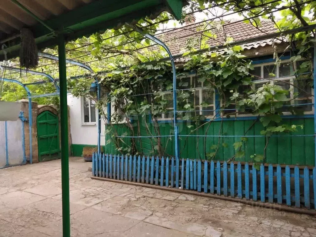 Дом в Ставропольский край, Туркменский муниципальный округ, с. ... - Фото 1