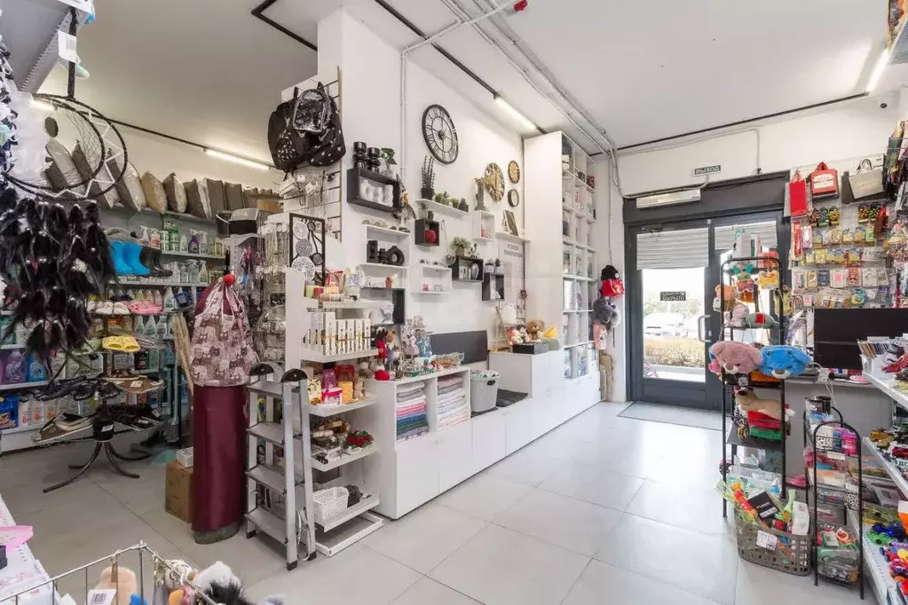 Помещение свободного назначения в Тюменская область, Тюмень Полевая ... - Фото 1