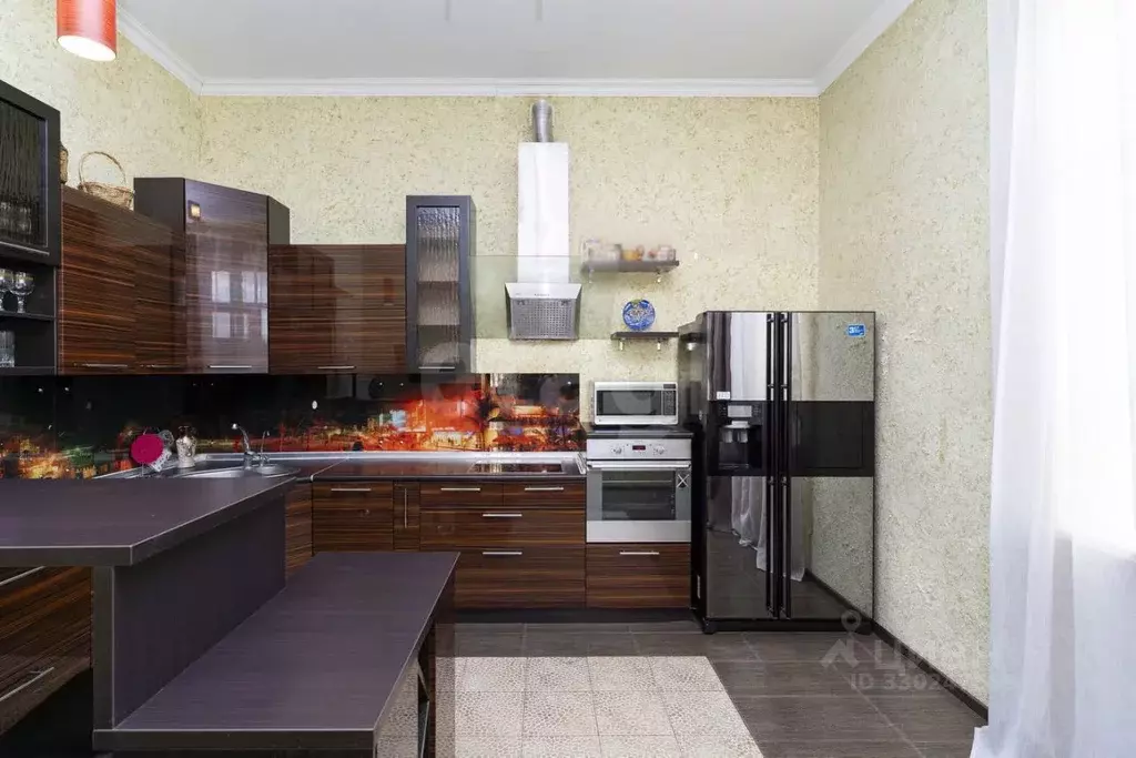 Дом в Тюменская область, Тюмень Народная ул. (200 м) - Фото 1