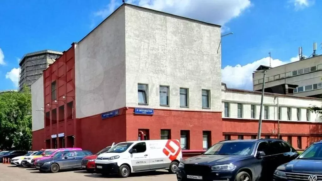 Продажа здания с арендаторами - Фото 1