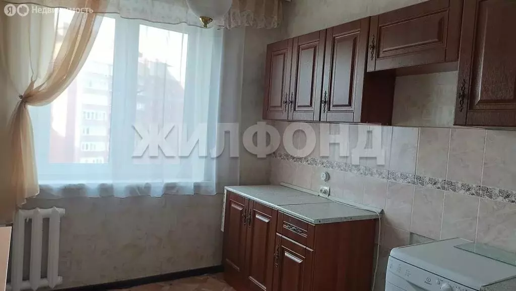 3-комнатная квартира: Новосибирск, улица Федосеева, 3 (64.1 м) - Фото 1