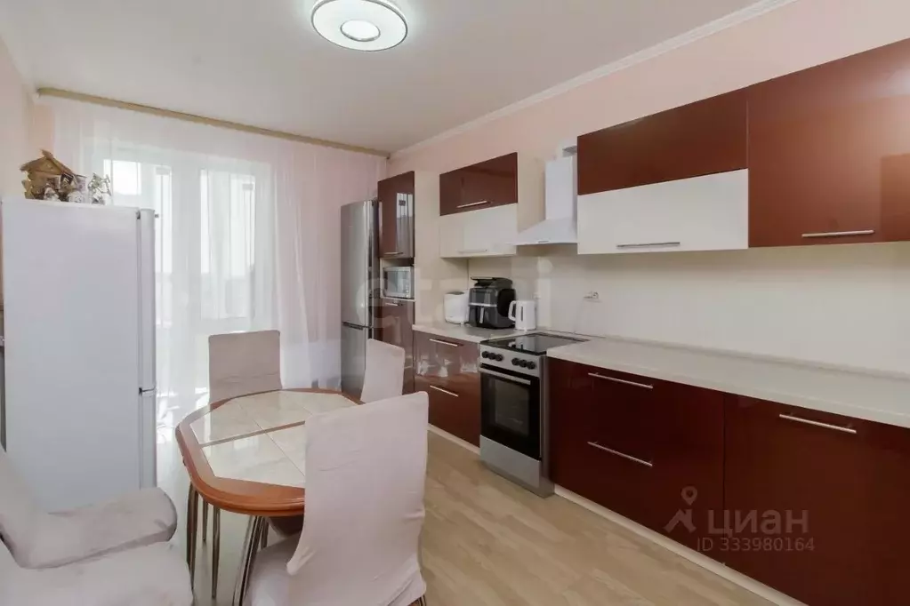 3-к кв. Тюменская область, Тюмень ул. Николая Зелинского, 19 (72.9 м) - Фото 1