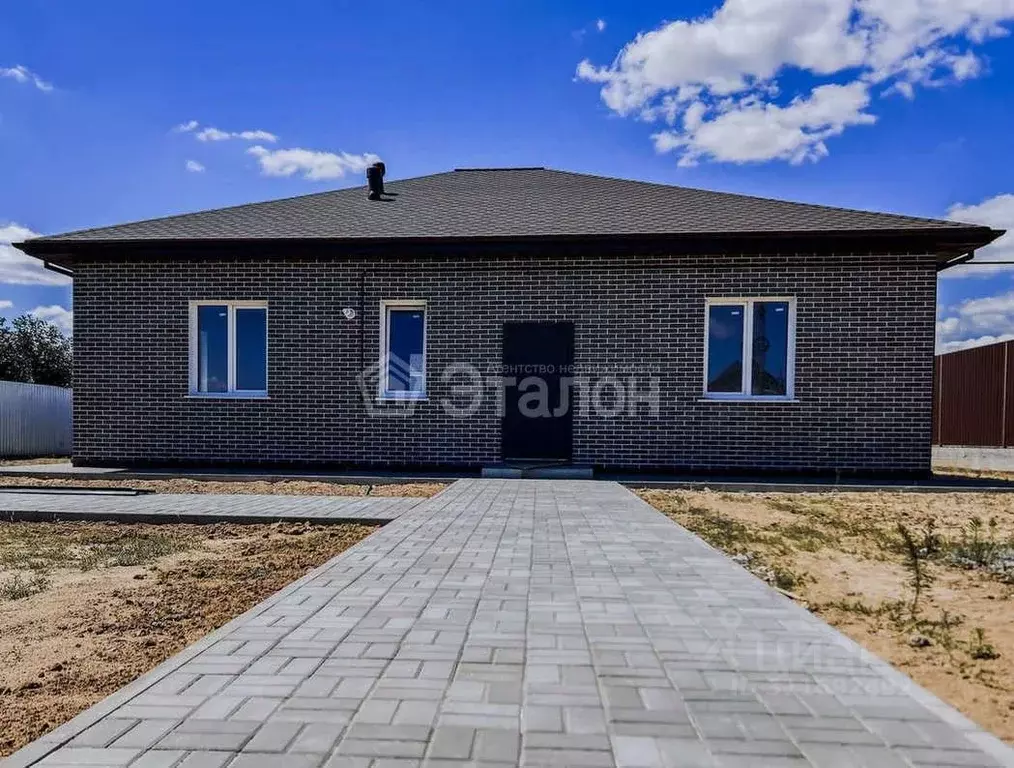 Дом в Волгоградская область, Городище рп ул. Роз (110 м) - Фото 0