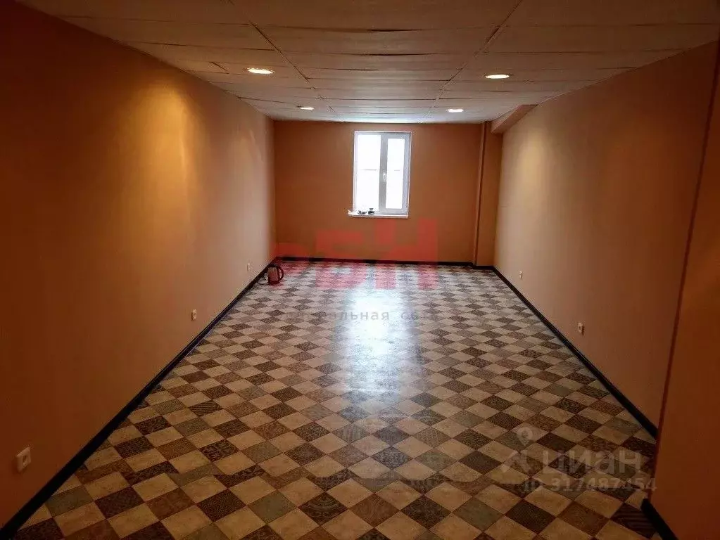 Офис в Курганская область, Курган ул. Радионова, 1А (18 м) - Фото 1