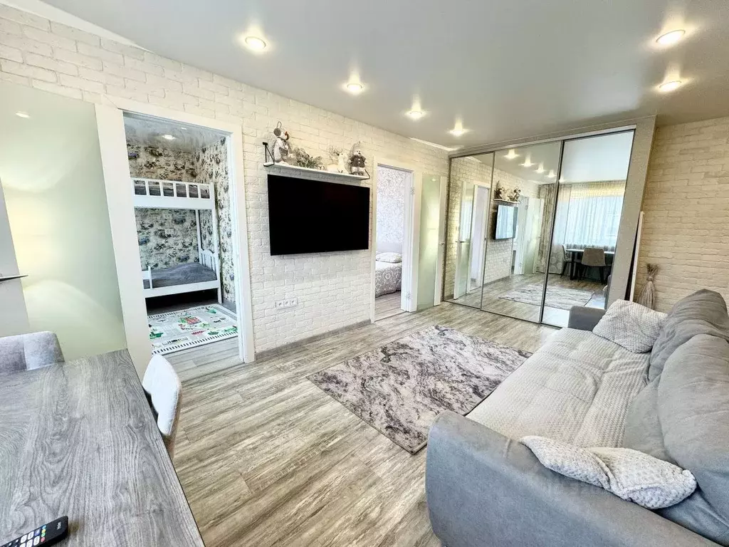 3-к кв. Мурманская область, Мурманск ул. Алексея Хлобыстова, 15 (47.0 ... - Фото 1