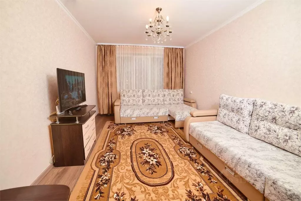 2-к кв. Тюменская область, Тобольск 7-й мкр, 26 (63.0 м) - Фото 0