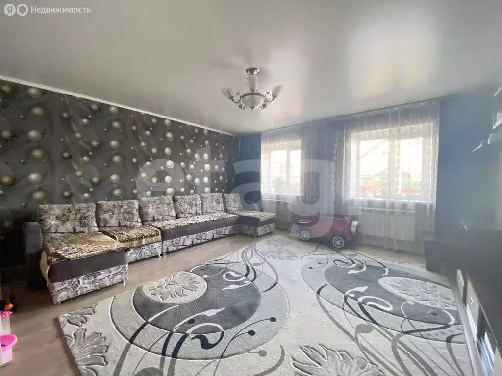 Дом в Минусинск, улица Черкасова (270 м) - Фото 0